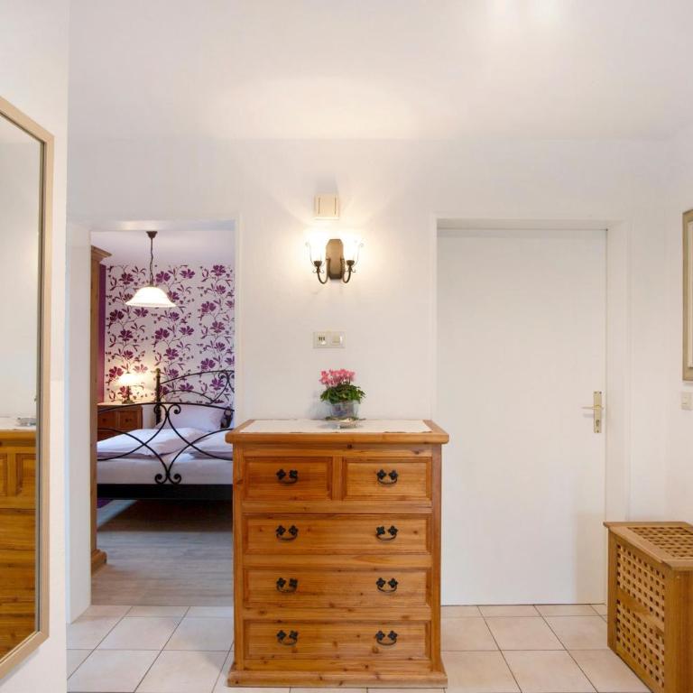Ferienwohnung Schoeneberg - Deluxe-Apartment mit 2 Schlafzimmern und Gartenblick - 12