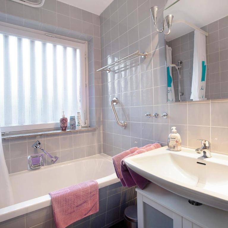 Ferienwohnung Schoeneberg - Deluxe-Apartment mit 2 Schlafzimmern und Gartenblick - 15
