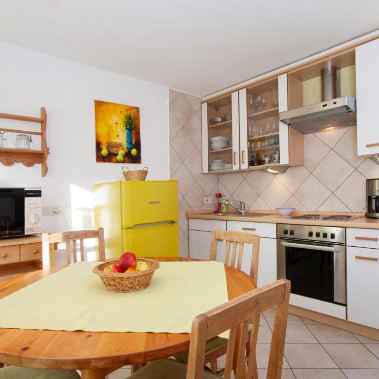 Ferienwohnung Schoeneberg - Deluxe-Apartment mit 2 Schlafzimmern und Gartenblick - 7