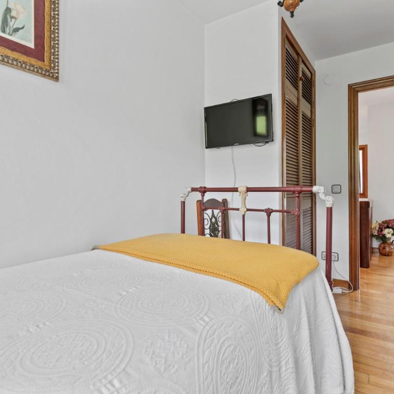 El Molin De Frieras - Three-Bedroom Premium Apartment with Balcony - 12