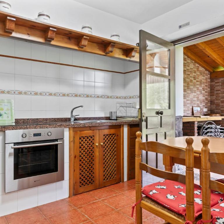 El Molin De Frieras - Three-Bedroom Premium Apartment with Balcony - 7