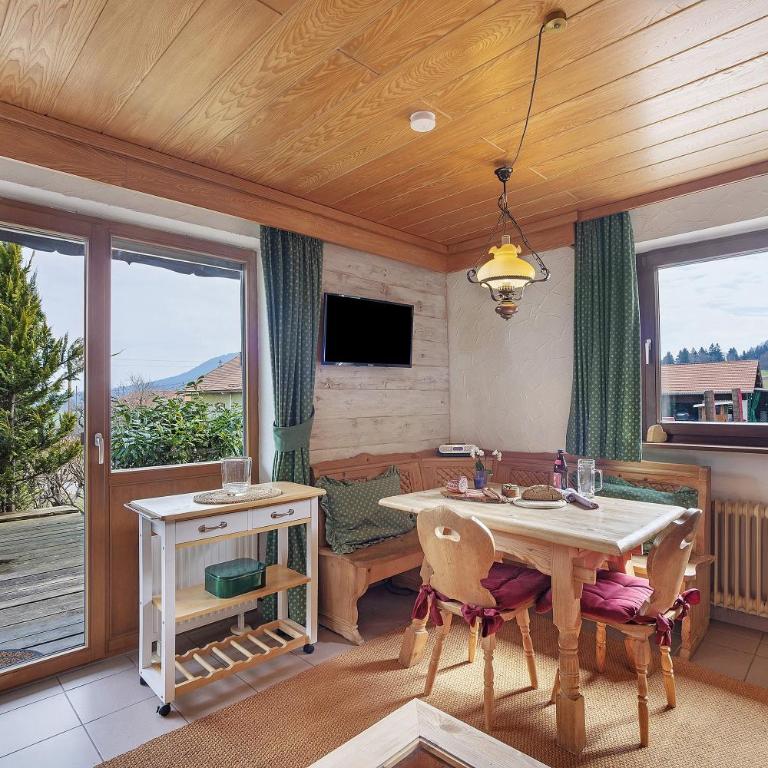 Ferienwohnung Leo - Deluxe-Apartment mit 2 Schlafzimmern und Gartenblick - 1