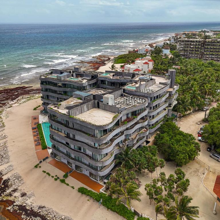 Oceanfront 4BR Duplex in Maiim Tankah with Pool , Spa & Gym - Apartamento - 85