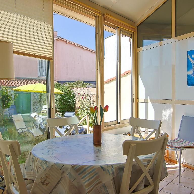 Villa Rosella - Three-Bedroom House - 21