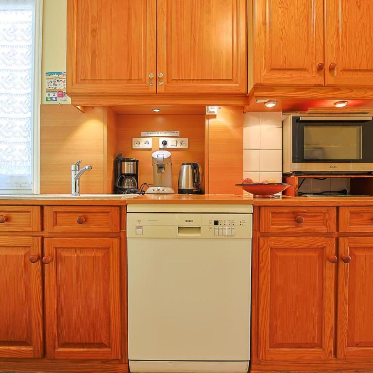 Villa Rosella - Three-Bedroom House - 5