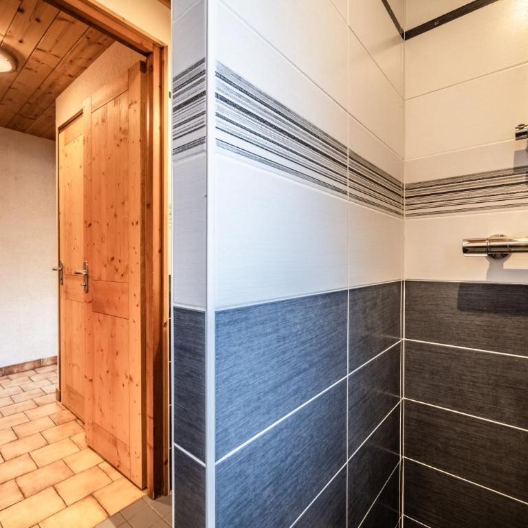 La Flèche d'Or - Chambre Quadruple avec Douche - 16