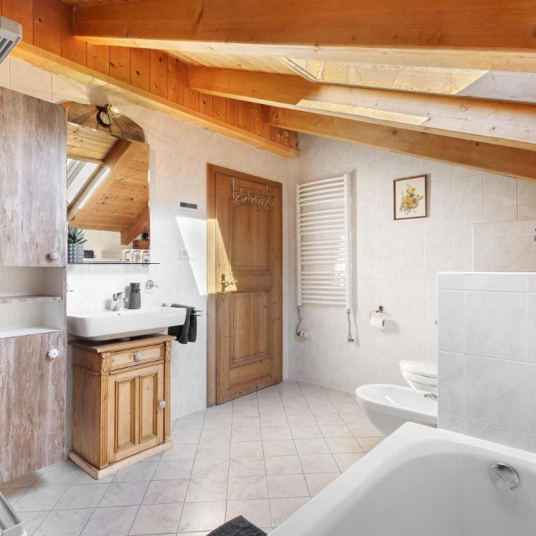 Grabmairhof Ahrntal - Two-Bedroom Deluxe Apartment with Garden View - 16