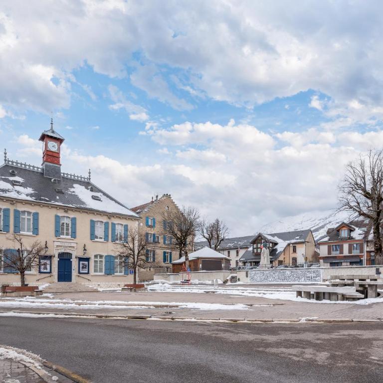 Loft Cosy au coeur du village - Two-Bedroom Apartment with Mountain View - 26