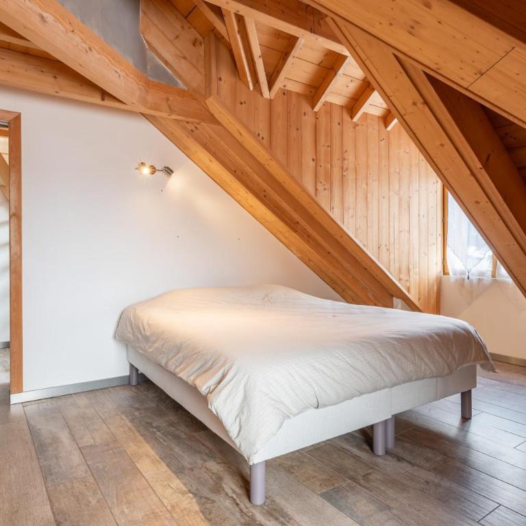 Loft Cosy au coeur du village - Two-Bedroom Apartment with Mountain View - 11