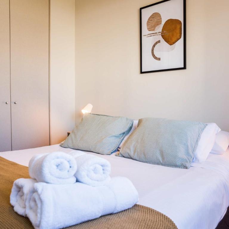 Chic Modern Retreat in Nunoa Perfect for 5 guests - Apartment - 18