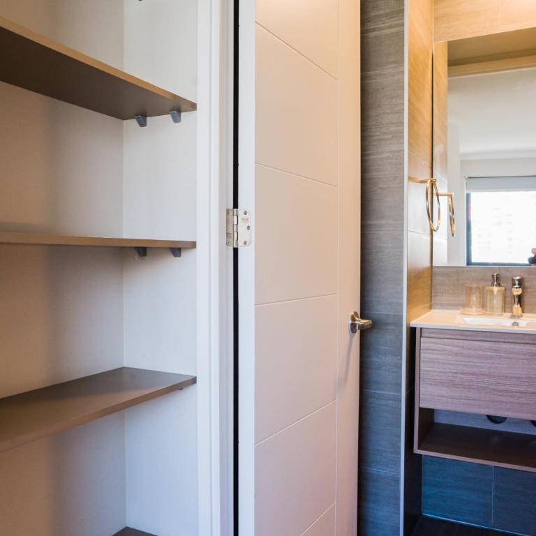 Chic Modern Retreat in Nunoa Perfect for 5 guests - Apartment - 32