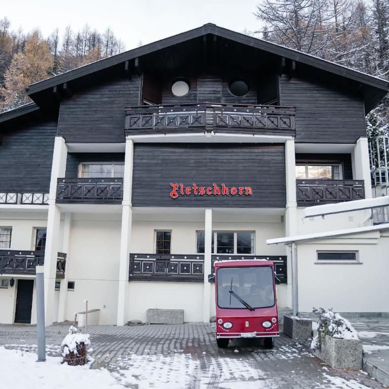 Waldhotel Fletschhorn Private Whole Hotel in Saas-Fee 360 Alpine Views & Sauna - Chalet - 5
