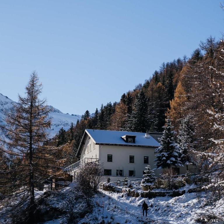 Waldhotel Fletschhorn Private Whole Hotel in Saas-Fee 360 Alpine Views & Sauna - Chalet - 73