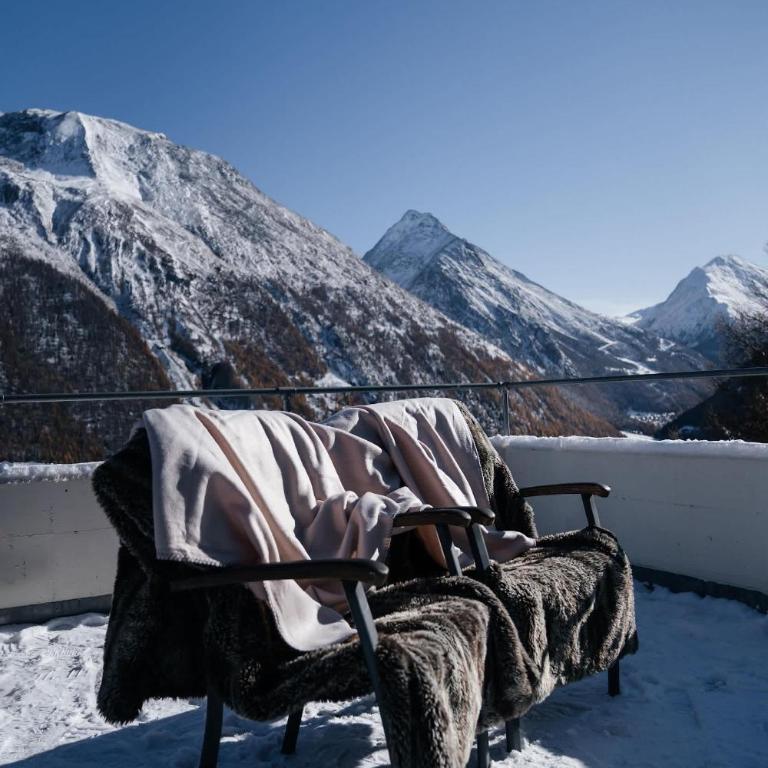 Waldhotel Fletschhorn Private Whole Hotel in Saas-Fee 360 Alpine Views & Sauna - Chalet - 80