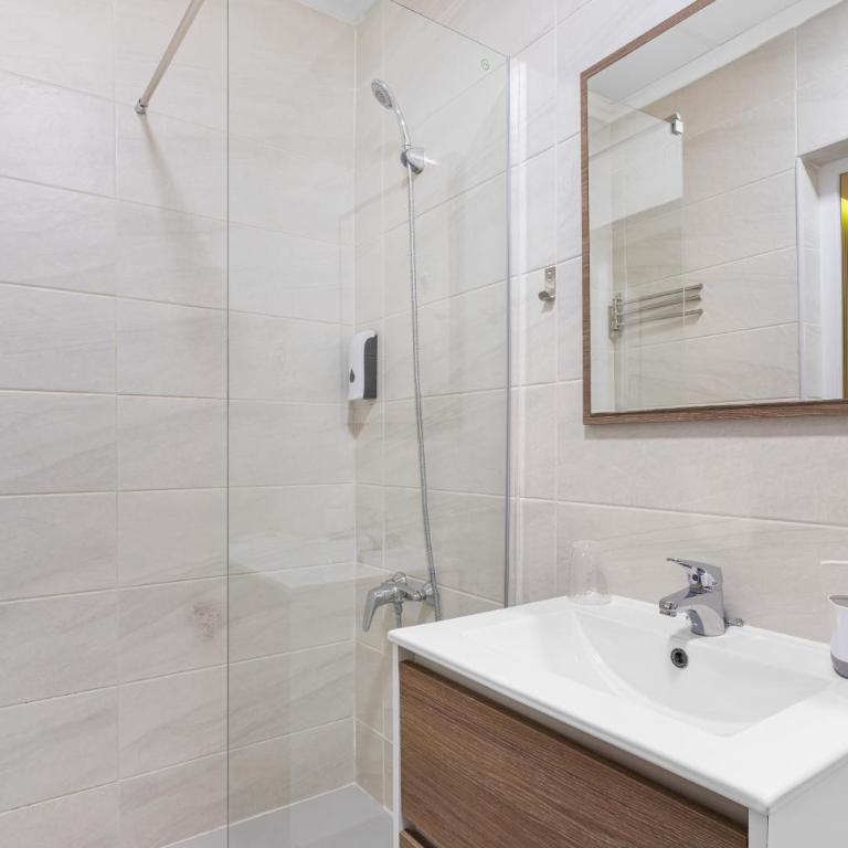 7A Hostal - Double Room - Disability Access - 9