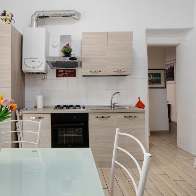 La First Ludy - Two-Bedroom Deluxe Apartment with Balcony - 6