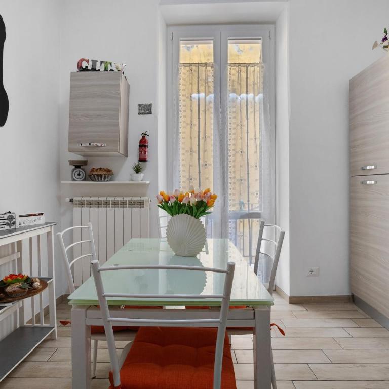 La First Ludy - Two-Bedroom Deluxe Apartment with Balcony - 5