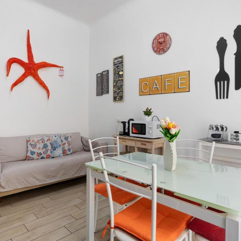 La First Ludy - Two-Bedroom Deluxe Apartment with Balcony - 2