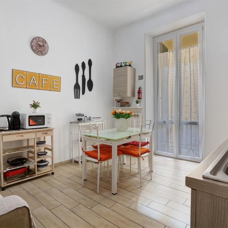 La First Ludy - Two-Bedroom Deluxe Apartment with Balcony - 4
