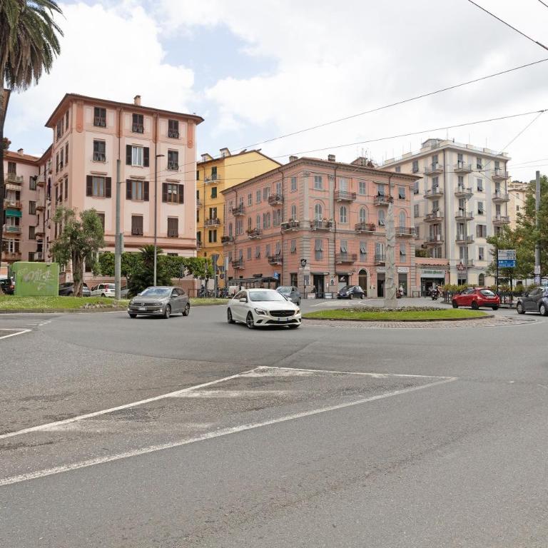 La First Ludy - Two-Bedroom Deluxe Apartment with Balcony - 17