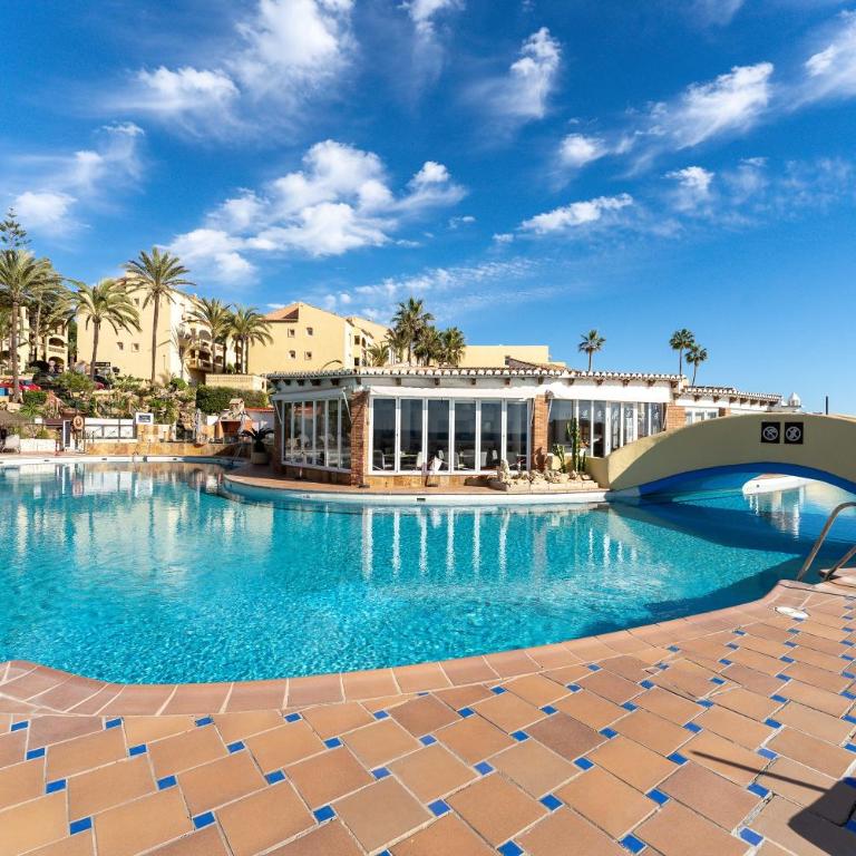 Sea Front Beach house Micaela G - Two-Bedroom Deluxe Apartment with Ocean View - 5