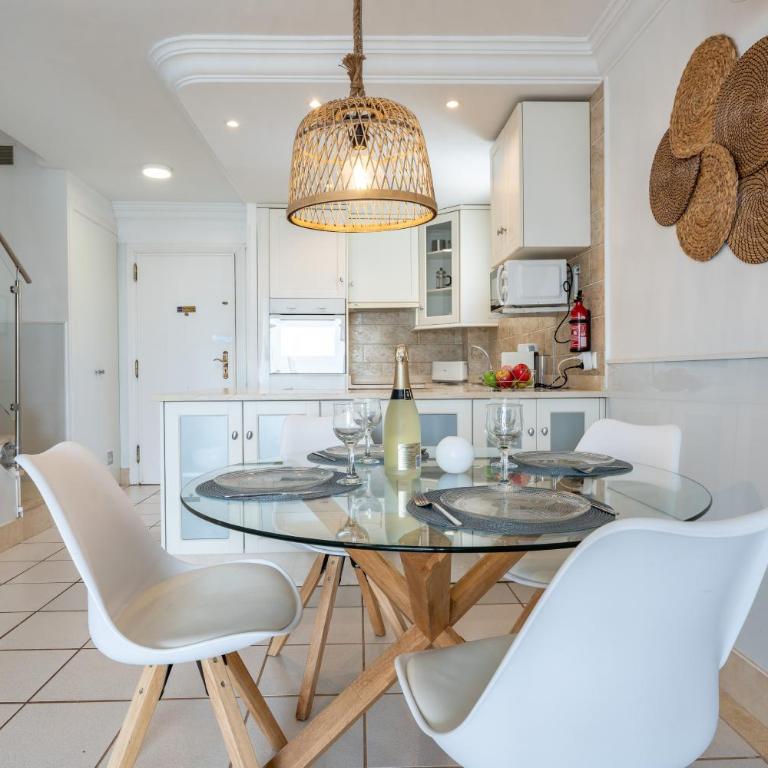 Sea Front Beach house Micaela G - Two-Bedroom Deluxe Apartment with Ocean View - 9