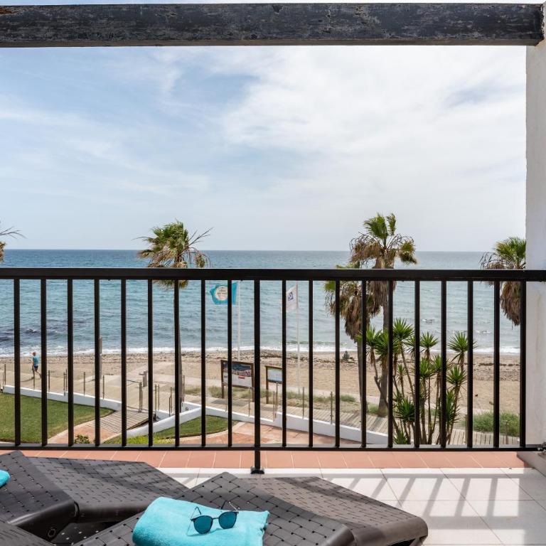 Sea Front Beach house Micaela G - Two-Bedroom Deluxe Apartment with Ocean View - 23