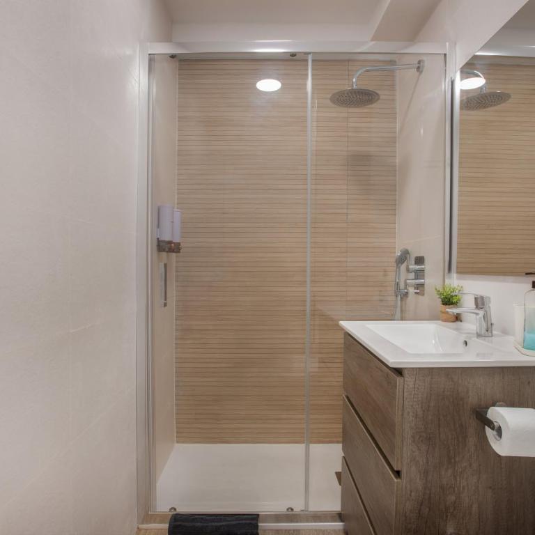La Mejor Ubicacion Con Parking - Apartamento Deluxe de 2 dormitorios con balcón - 12
