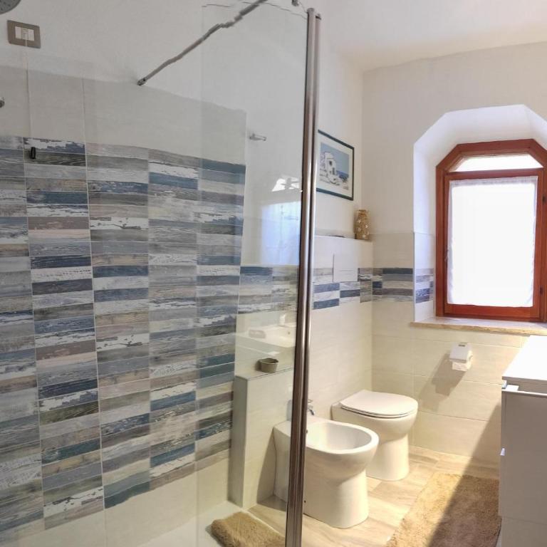 B&B Relax Gonone - Camera Familiare con Bagno Privato - 8