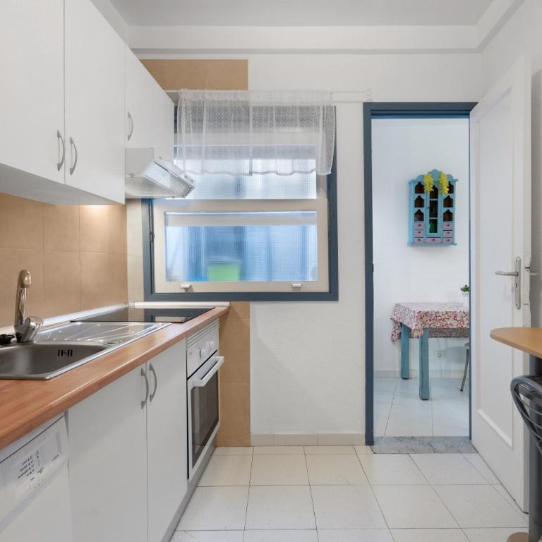 2-bedroom on Los Cristianos beach - Apartamento Superior con vistas a la ciudad - 2