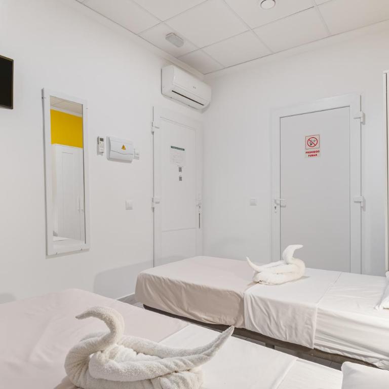 7A Hostal - Double Room - Disability Access - 9