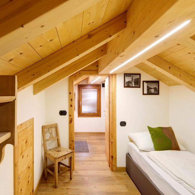 Chalet Lamada - Two-Bedroom Deluxe Apartment with Balcony - 11