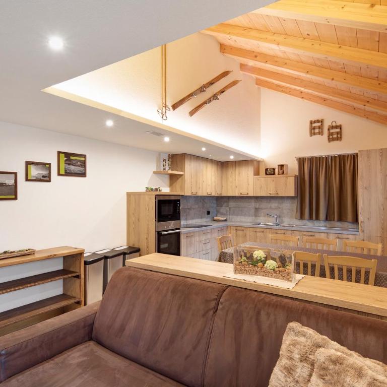 Chalet Lamada - Two-Bedroom Deluxe Apartment with Balcony - 4