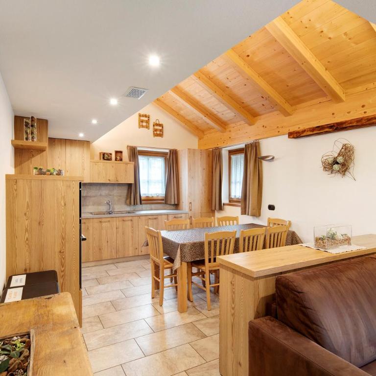Chalet Lamada - Two-Bedroom Deluxe Apartment with Balcony - 5