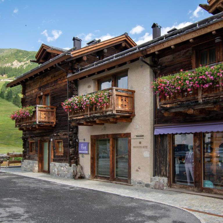 Chalet Lamada - Two-Bedroom Deluxe Apartment with Balcony - 2
