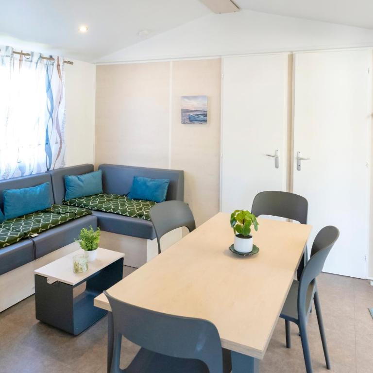 Camping Les Oyats - Two-Bedroom Deluxe Apartment with Garden View - 3