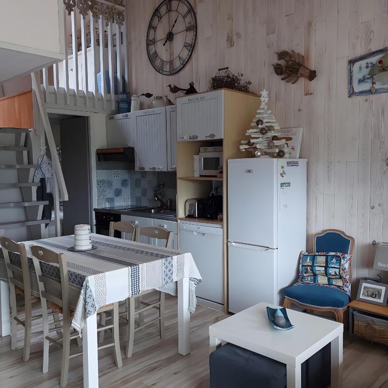 Petite Villa En Bord De Mer - Maison 3 Chambres - 6