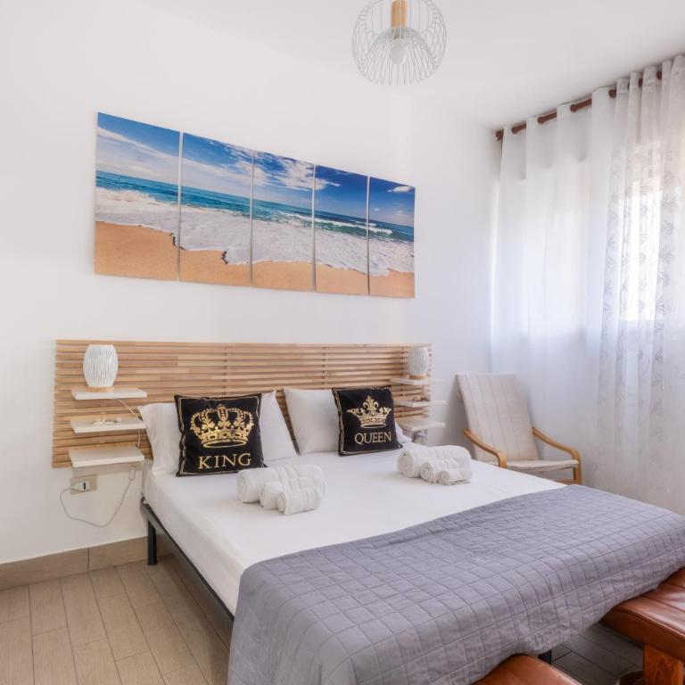 Rossini 14 Centro e Mare a Piedi - Three-Bedroom House - 1
