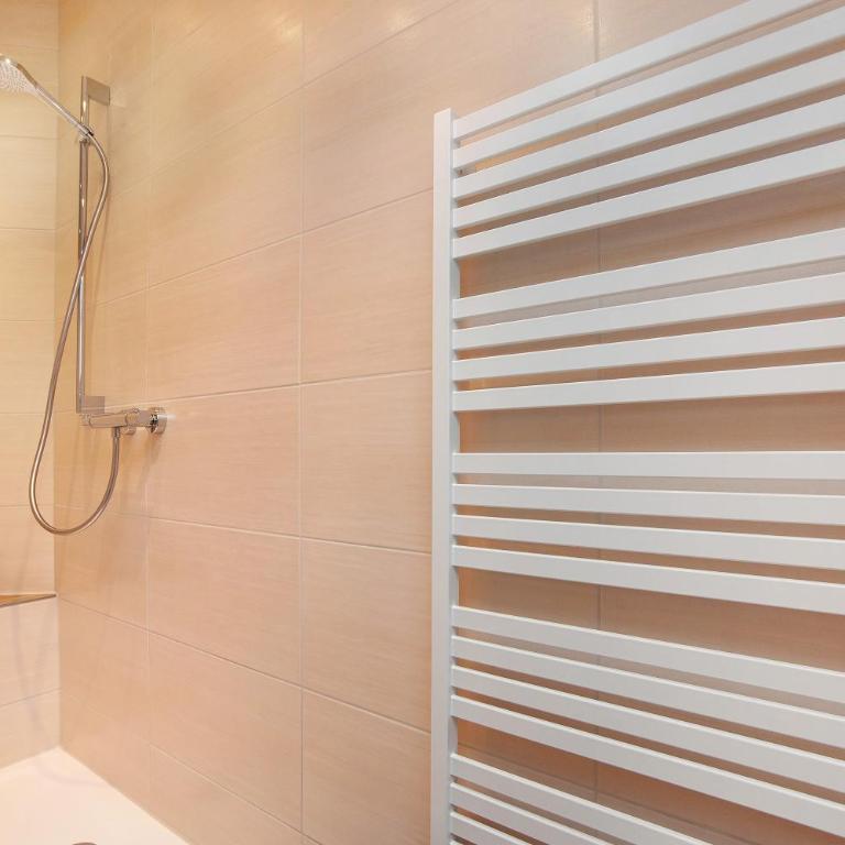 Ferienwohnung Caprano - Premium Apartment mit 3 Schlafzimmern und Balkon - 16