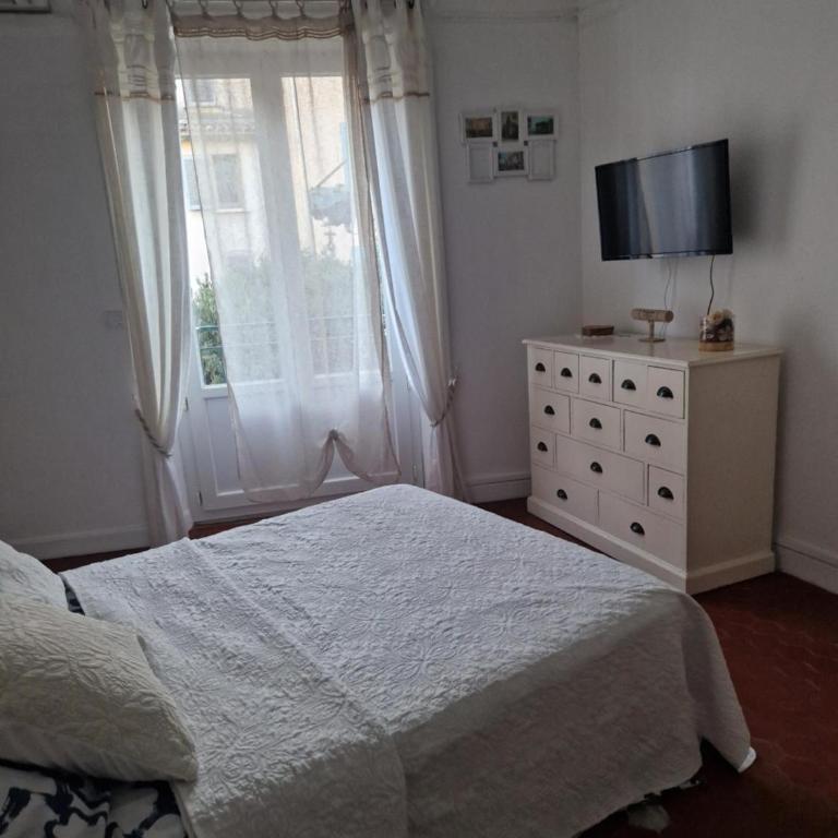 Toulon Soleil Et Douceur ll - Two-Bedroom Deluxe Apartment with Balcony - 9