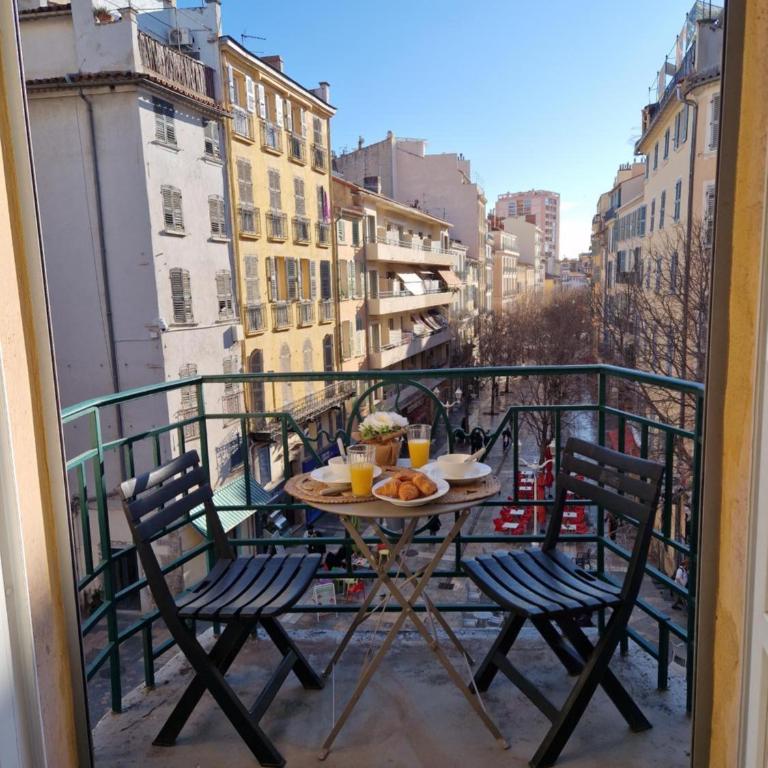 Toulon Soleil Et Douceur ll - Two-Bedroom Deluxe Apartment with Balcony - 24