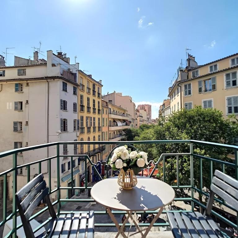 Toulon Soleil Et Douceur ll - Two-Bedroom Deluxe Apartment with Balcony - 2