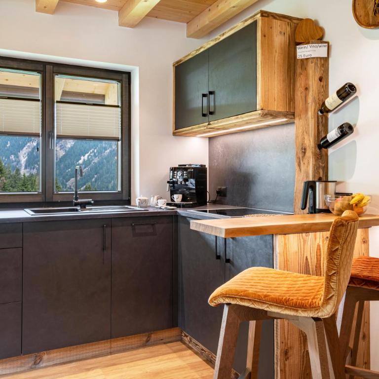 Blosegghof Bergchalets Apt Almwiese - Appartamento Deluxe con 2 Camere da Letto e Vista Giardino - 8