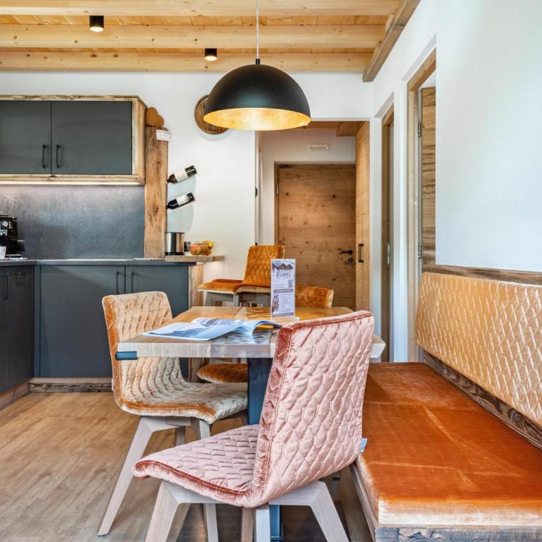 Blosegghof Bergchalets Apt Almwiese - Appartamento Deluxe con 2 Camere da Letto e Vista Giardino - 4
