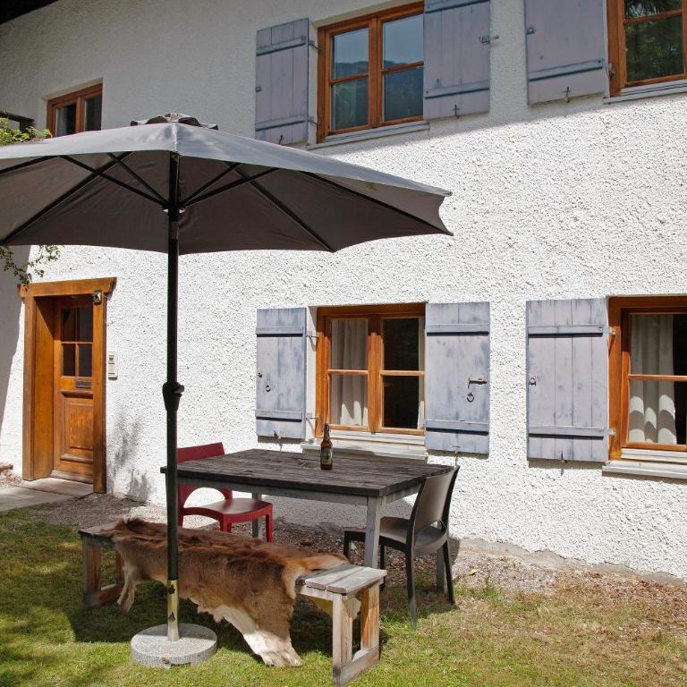 Alpenchalet Pfronten - Deluxe-Apartment mit 2 Schlafzimmern und Gartenblick - 1