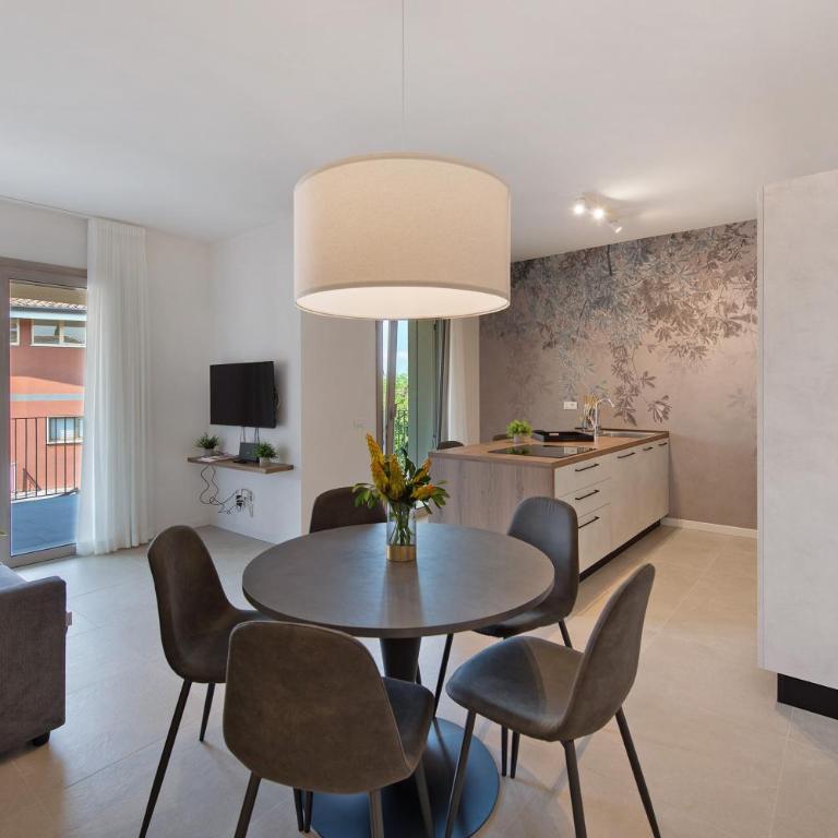 Residence Eleonora - Appartamento Deluxe con 2 Camere da Letto e Balcone - 2