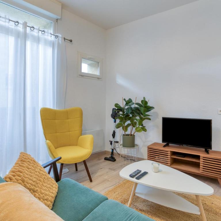 Le Voltaire pour 4 - Apartment with Shower - 2
