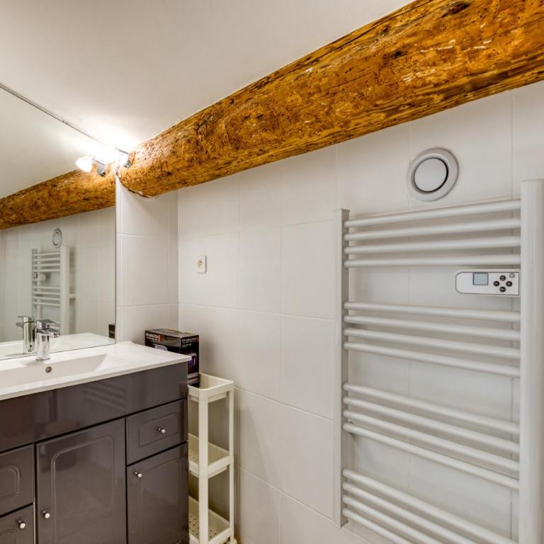 Le Voltaire pour 4 - Apartment with Shower - 23