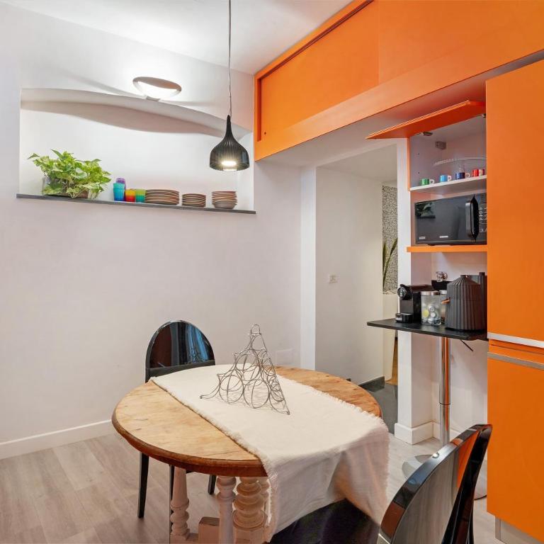 Elegante dimora a Napoli centro - Appartamento Deluxe con 2 Camere da Letto e Balcone - 13