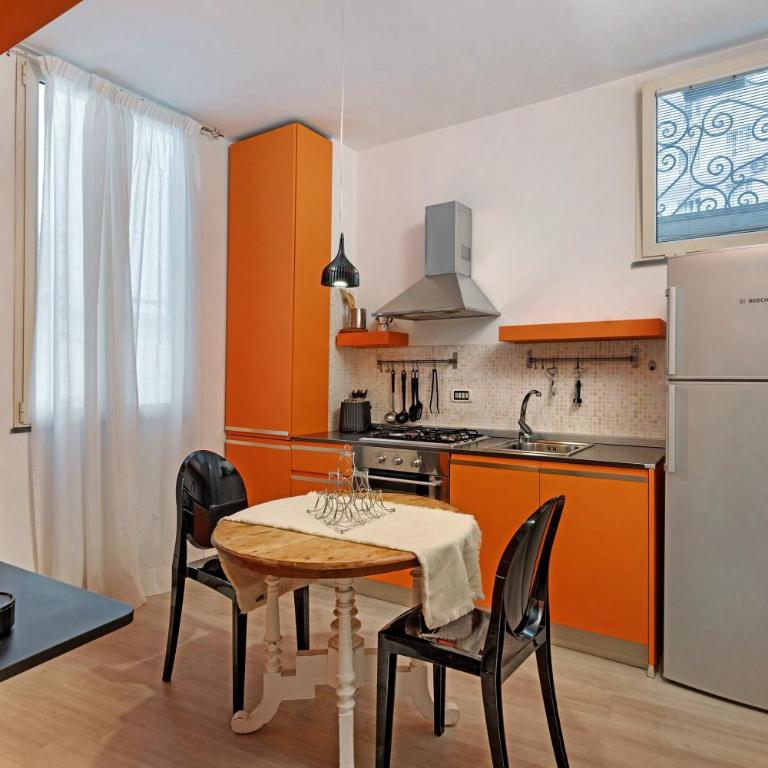 Elegante dimora a Napoli centro - Appartamento Deluxe con 2 Camere da Letto e Balcone - 12